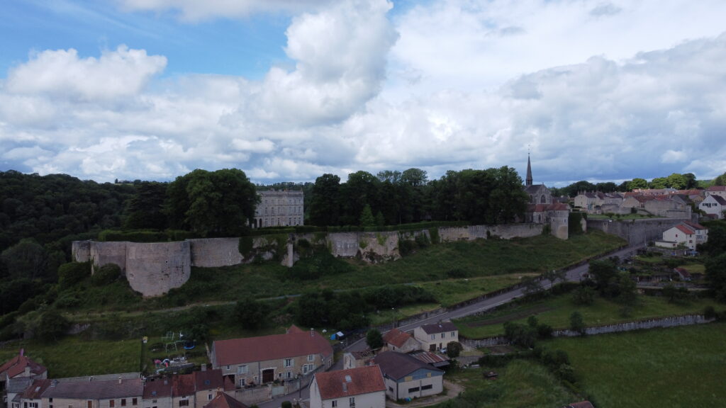 Château, collégiale et remparts